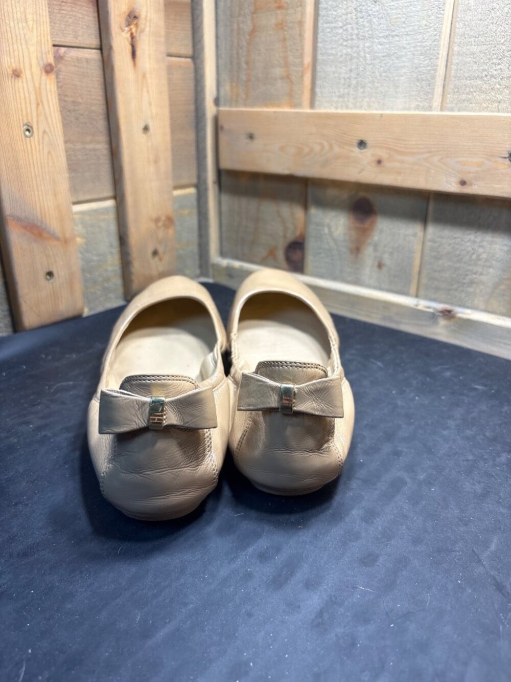 Cole Haan Womens Shoes Code D41381 Beige Patent Leather Flats US 8.5B, EU 39 - Picture 3 of 9